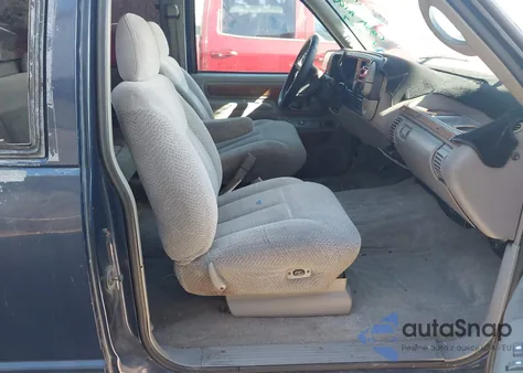 1996 GMC Sierra C1500 z USA, uszkodzony, nr VIN 2GTEC19R3T1500697